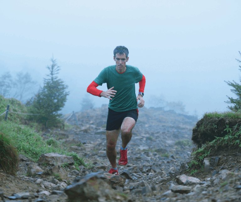 deportista de trail running entrenando