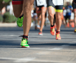 grupo de runners en carrera